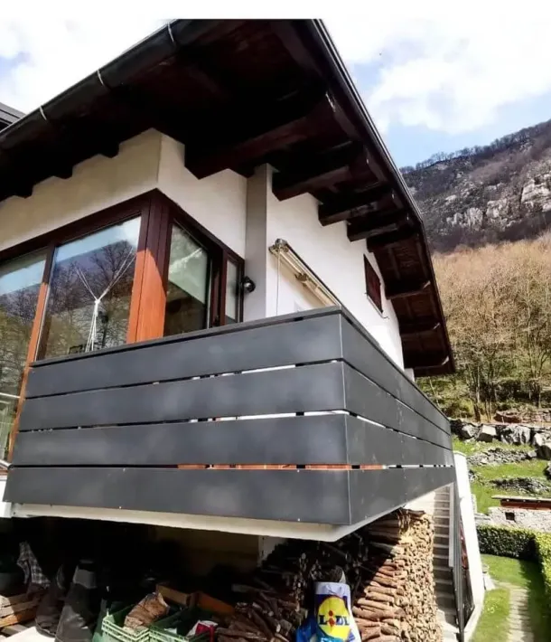 parapetto balcone in ferro